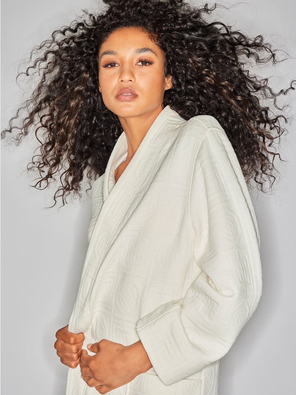 Natori Cream Shawl-Collar Robe with Pockets